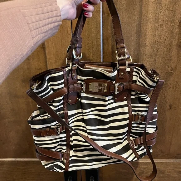 Michael Kors purse - Picture 3 of 8